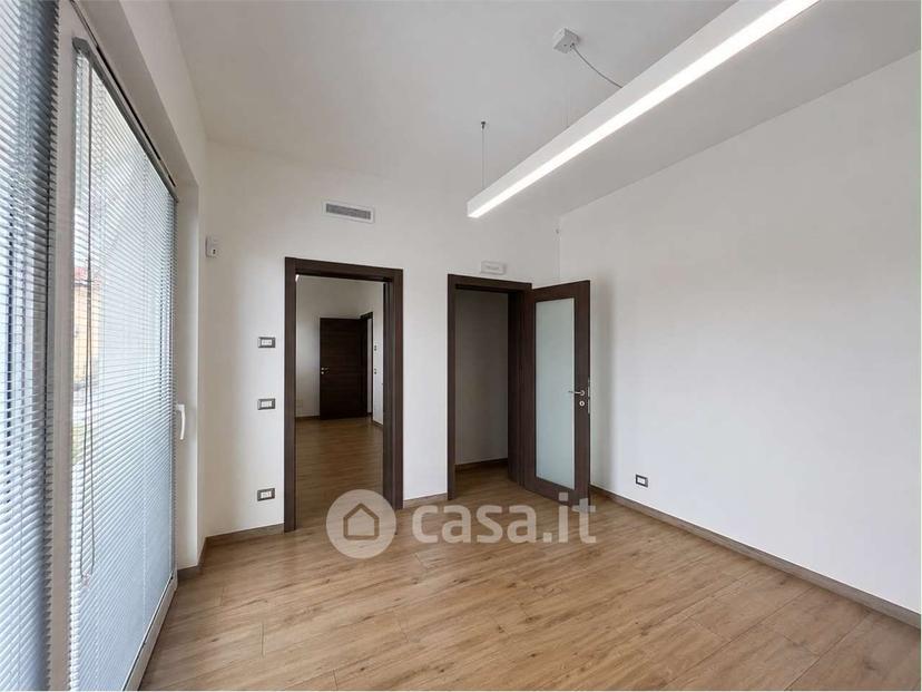 Villa in Via Giacomo Leopardi 77 — foto 12 di 36