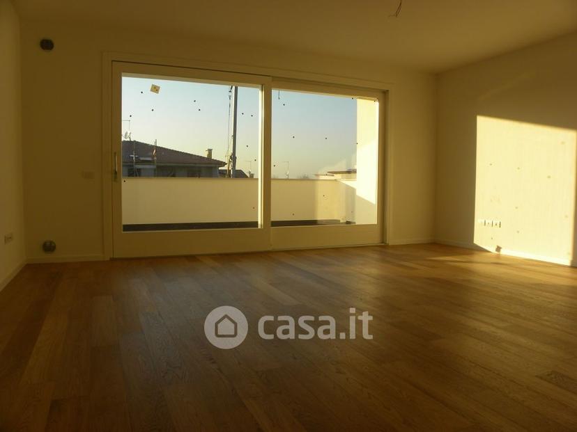 Trilocale in Via Leone Marzolla — foto 20 di 23
