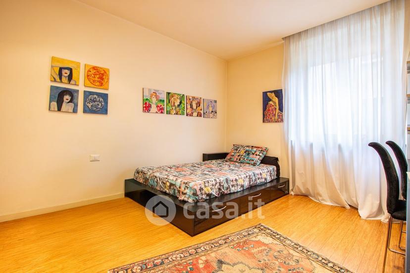 Trilocale in Via Fratelli Bronzetti 16 — foto 10 di 54
