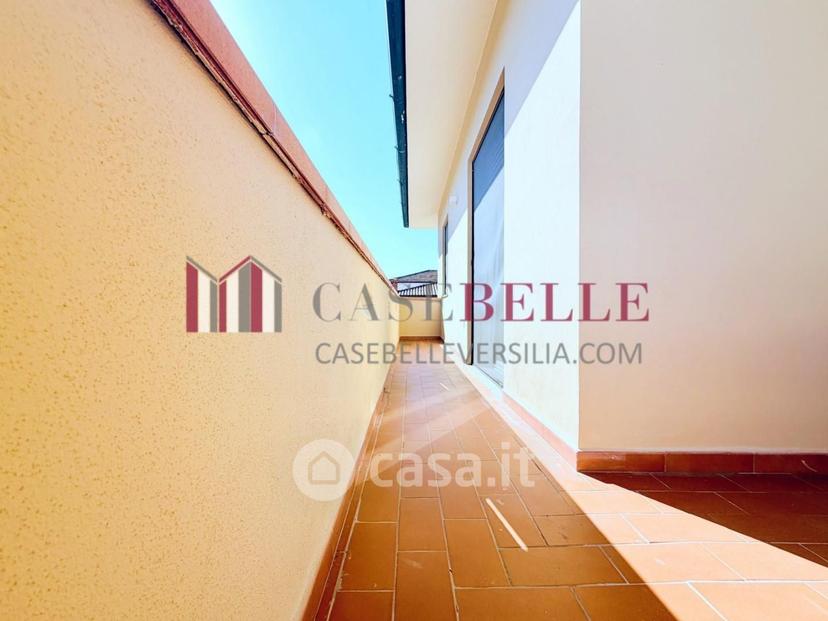 Trilocale in Via Umberto Giordano 55041 — foto 20 di 33