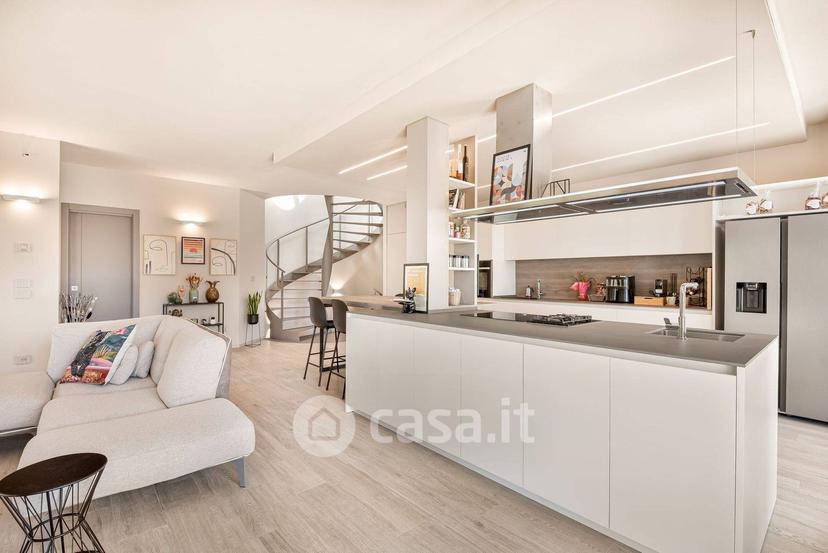 Villa in Via della Chiusa 323 — foto 14 di 36