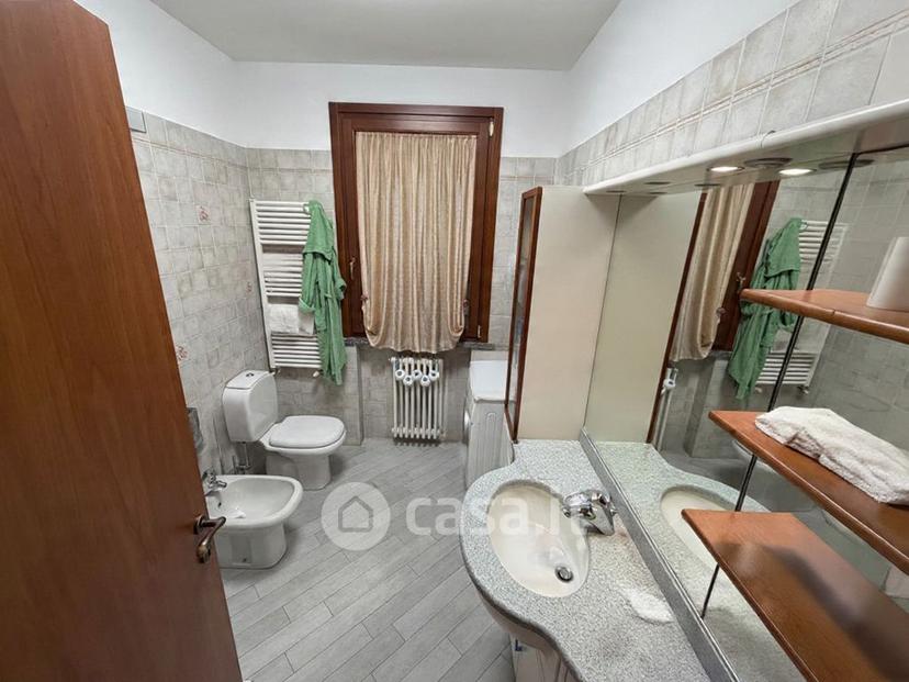 Trilocale in Via Toscana 84 a — foto 17 di 22
