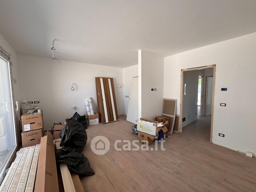 Trilocale in Via Udine 25 — foto 16 di 37