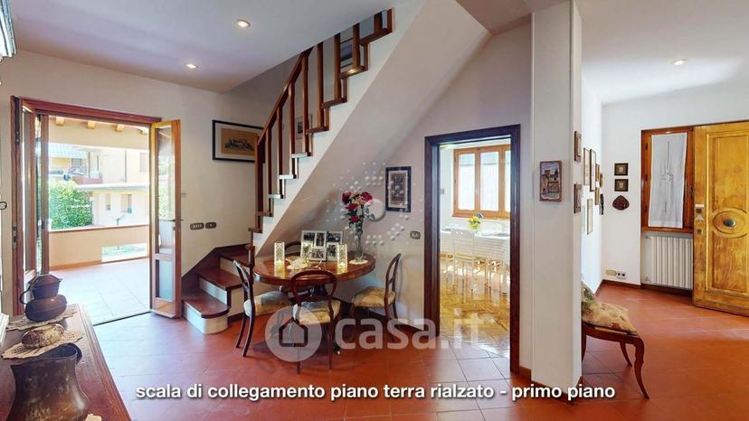 Villa in Via Arno 10 — foto 42 di 64