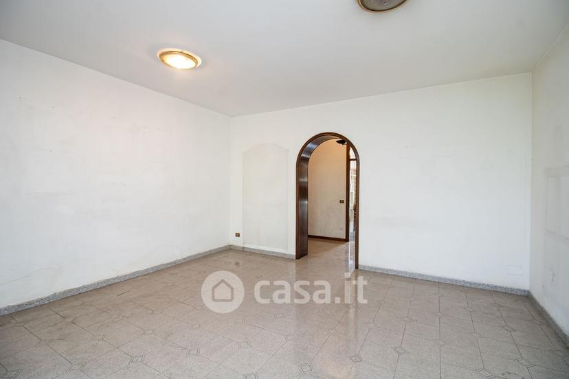Appartamento in Via Volturno 80 — foto 39 di 43