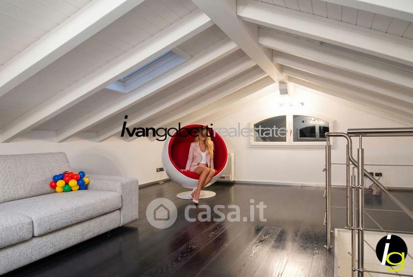 Villa in Via Martiri della Libertà 8 — foto 11 di 72