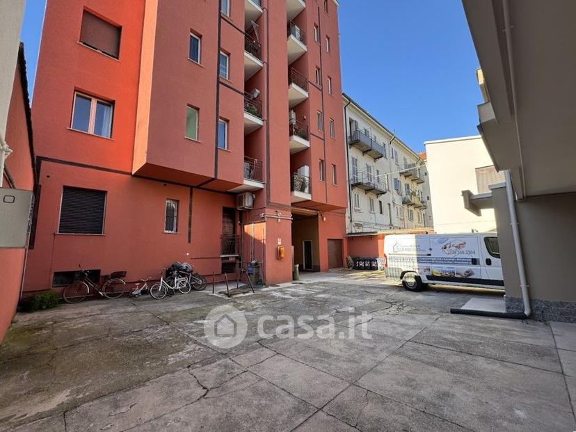 Trilocale in Via Fratelli Cairoli 6 — foto 8 di 20