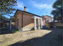 Villa in Corso Benedetto Cairoli 80