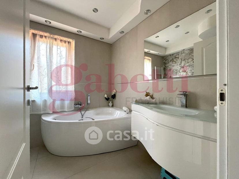Villa in Via Vigne Vecchie — foto 32 di 49