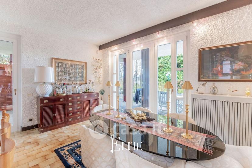 Villa in Via Luigi Cadorna 1800 — foto 24 di 42