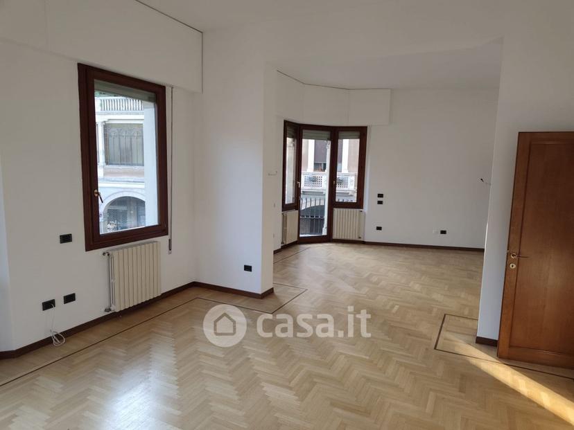 Quadrilocale in Via Beato Luca Belludi — foto 12 di 29