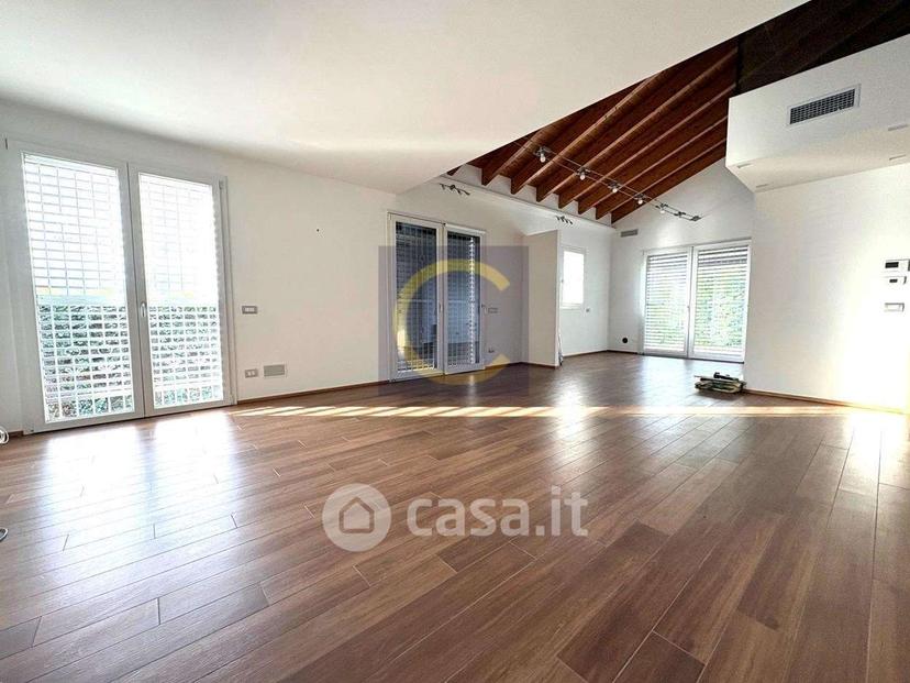 Villa in Via G. Leopardi — foto 8 di 22