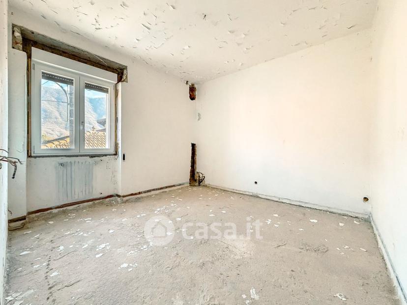 Trilocale in Via Fucine 4 — foto 8 di 36