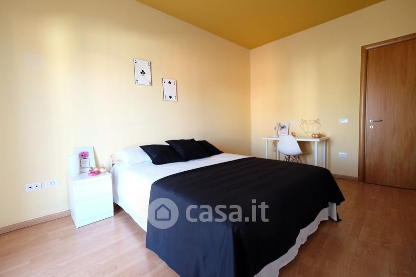 Stanza in Via Carlo Cattaneo 25 — foto 6 di 11