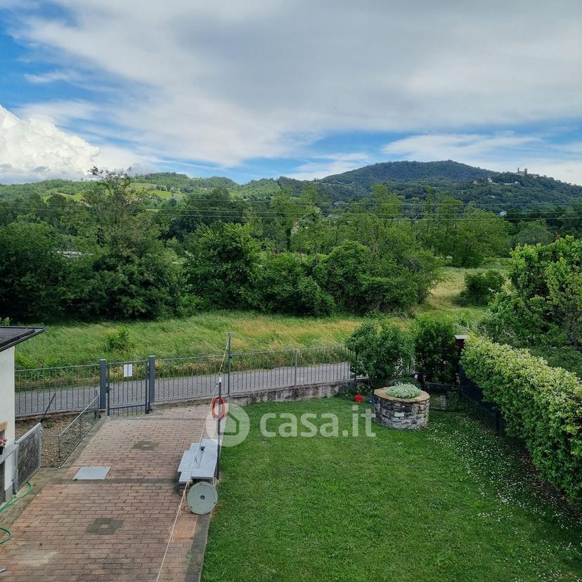 Villa in Via Ugo Foscolo 28 — foto 2 di 43
