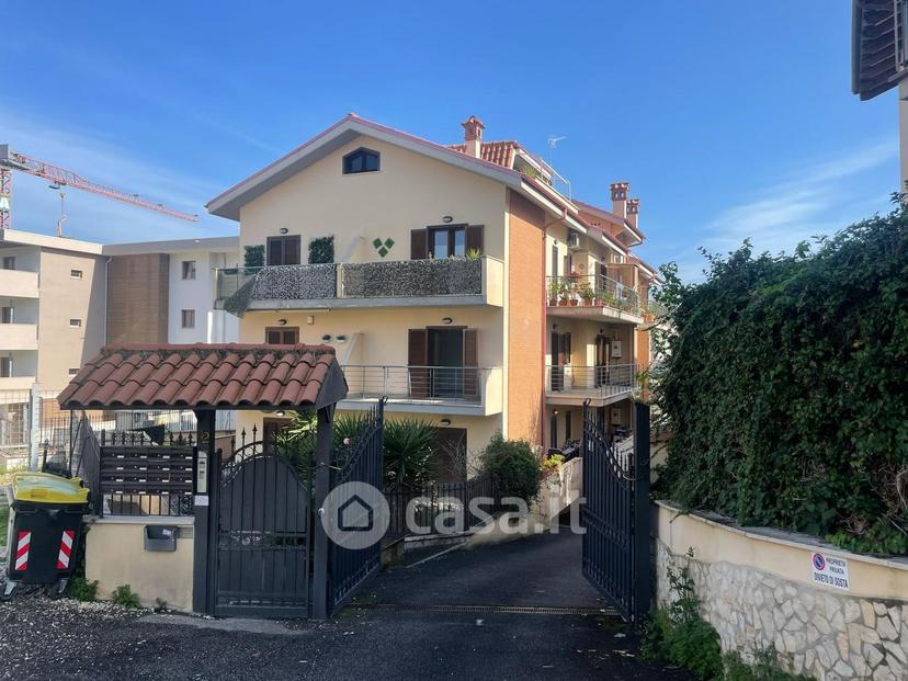 Trilocale in Via Ischia 42 — foto 24 di 25