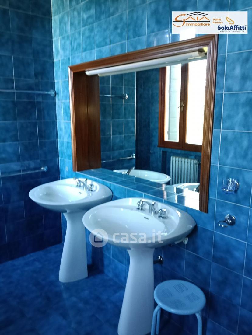 Villa in Via A. Gramsci 46 — foto 3 di 53