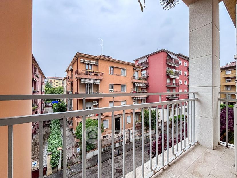 Trilocale in Via Fratelli Bronzetti 16 — foto 15 di 54
