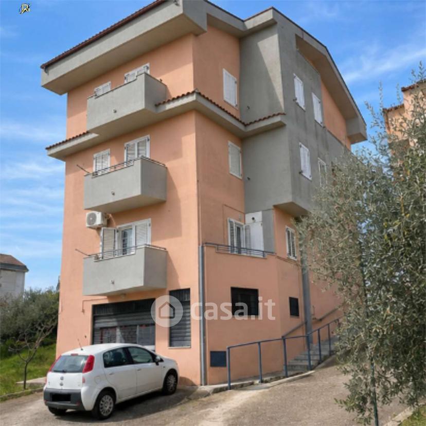 Quadrilocale in Via Nicholas Green 105 — foto 28 di 34