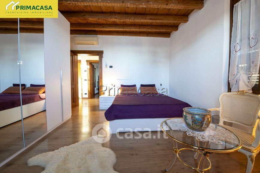 Villa in Via Montemaderno 8