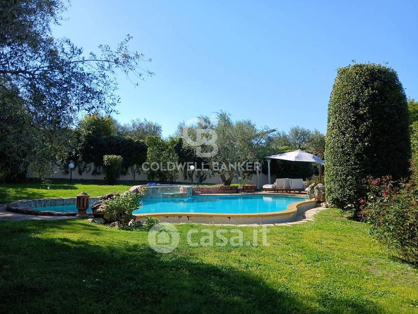 Villa in Strada Cassia Sud — foto 30 di 77