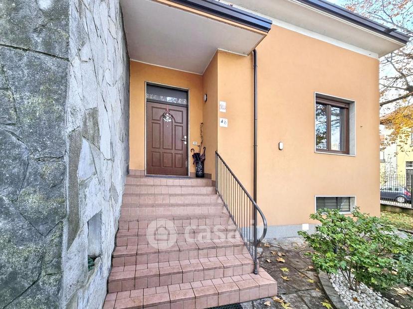 Villa in Viale Ugo Foscolo 46 — foto 11 di 70