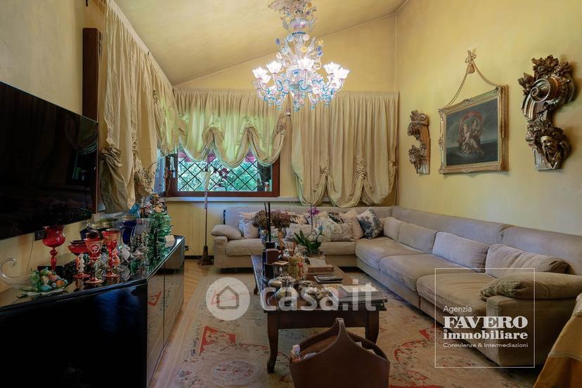 Villa in Piazza G. Marconi 28 — foto 16 di 54