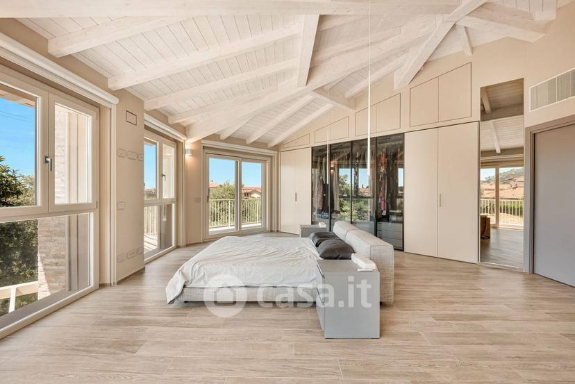 Villa in Via della Chiusa 323 — foto 4 di 36