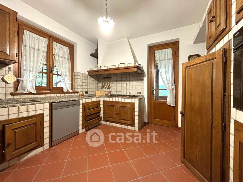 Villa in Via Romboni 55041 — foto 14 di 32