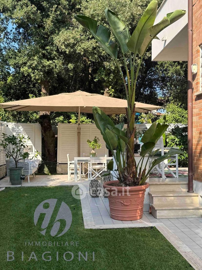 Villa in Via Vincenzo Bellini 5 — foto 18 di 28