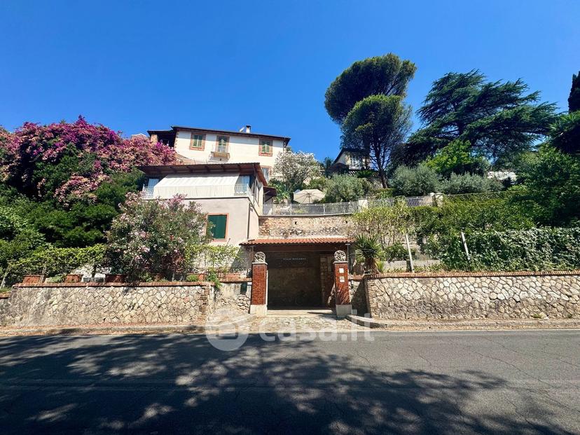 Villa in Via Appia 104 /200 — foto 26 di 136