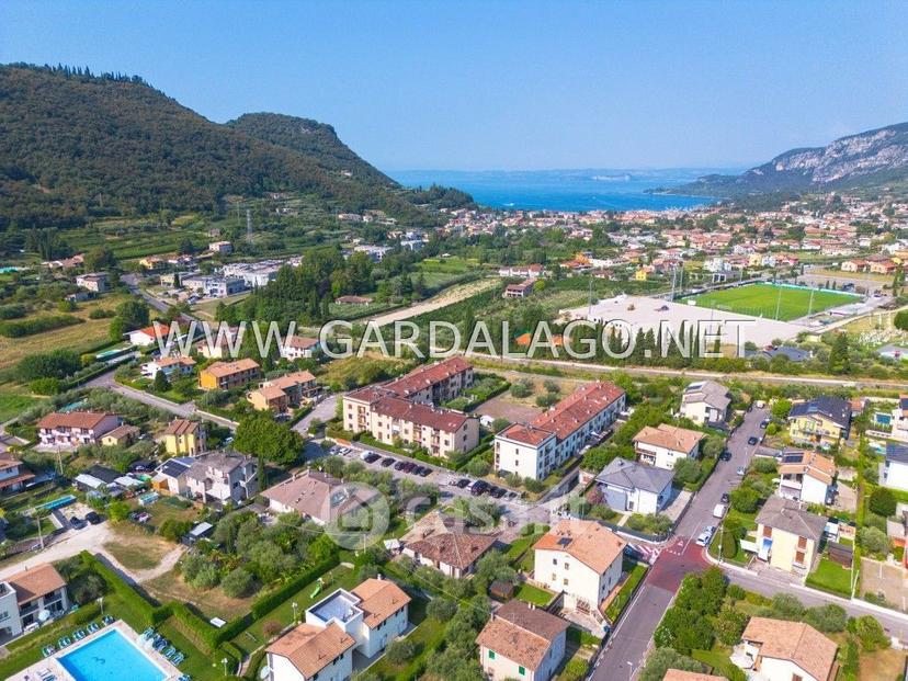 Villa in Via Carlo G. Battistoli — foto 23 di 37