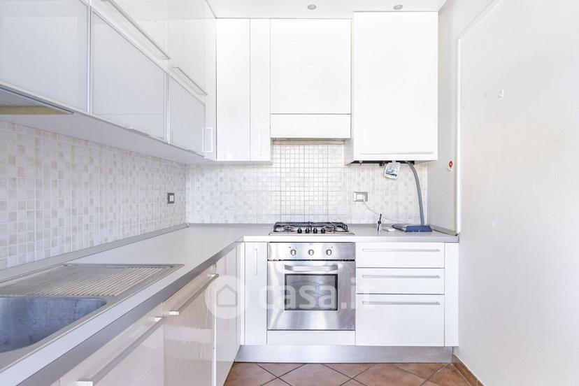 Trilocale in Via Bonvicini Adolfo 2 — foto 13 di 32