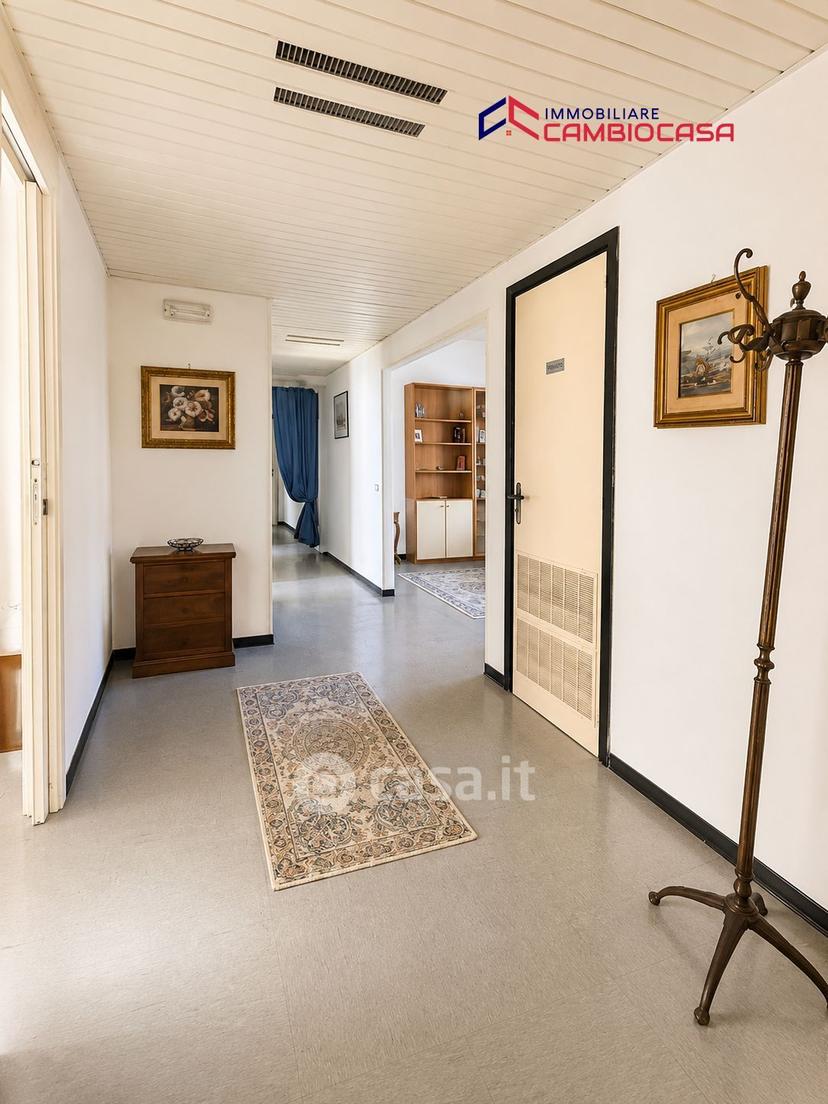 Quadrilocale in Via Medaglie d'Oro 13 — foto 15 di 15