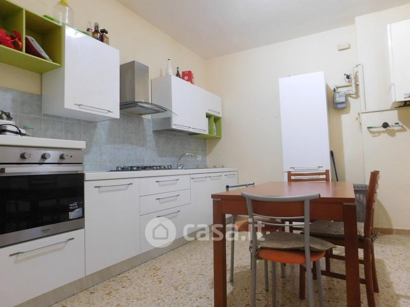 Stanza in Via dei Mulini 32 — foto 8 di 19