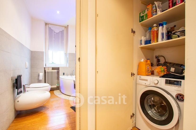 Trilocale in Via Fratelli Bronzetti 16 — foto 16 di 54