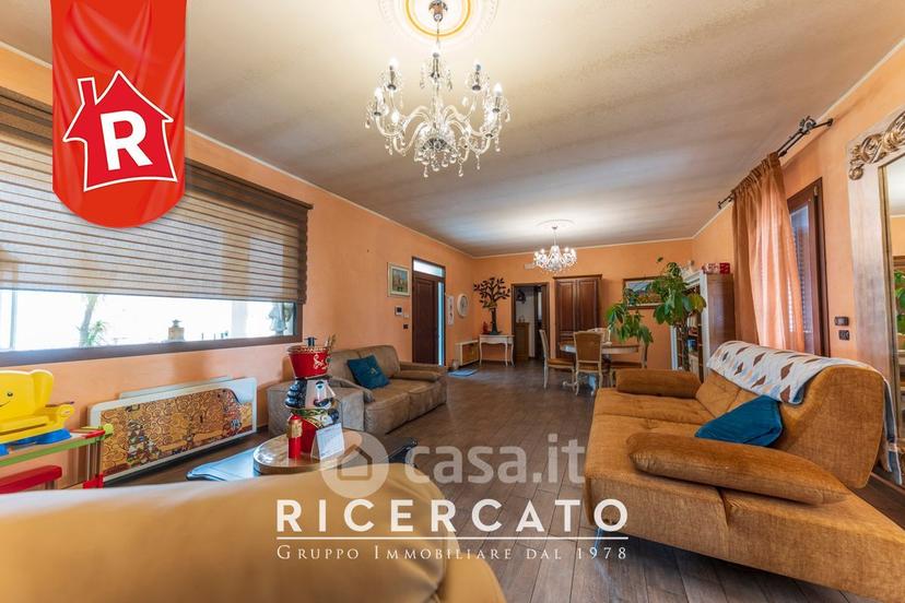 Villa in Sp18 — foto 17 di 106