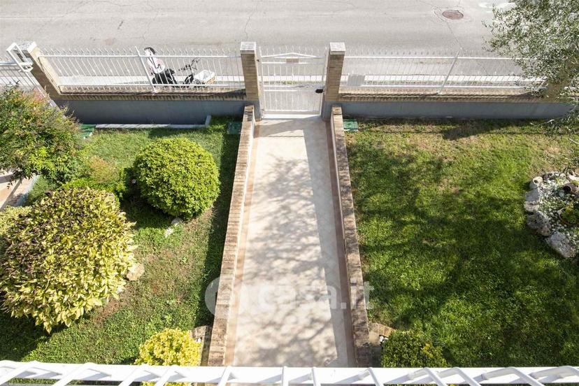Villa in Via G. Brodolini 49 — foto 3 di 52