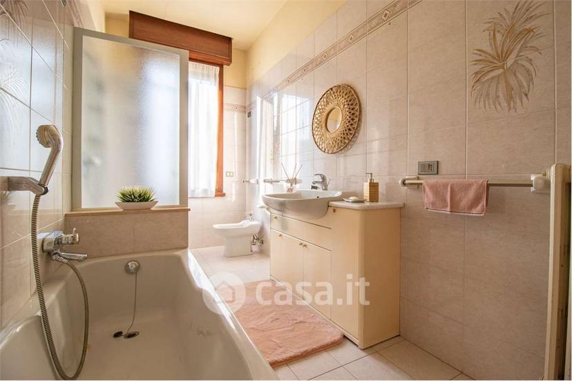 Villa in Via IV Novembre — foto 36 di 60