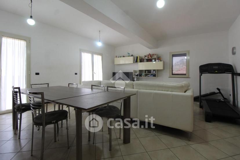 Trilocale in Via Villa 21 — foto 13 di 22