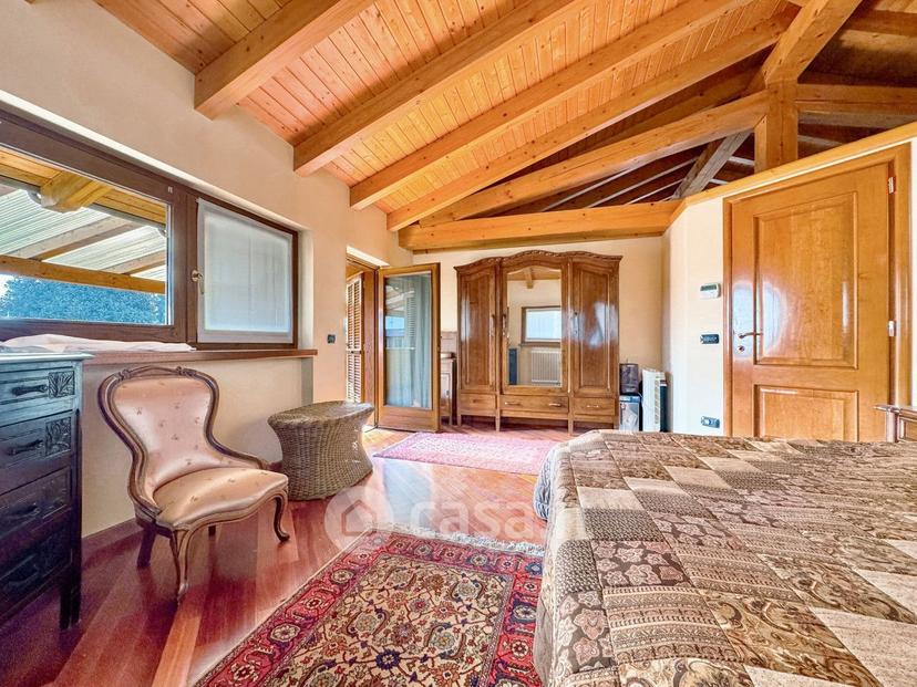 Villa in Via C. Battisti 84 — foto 4 di 39