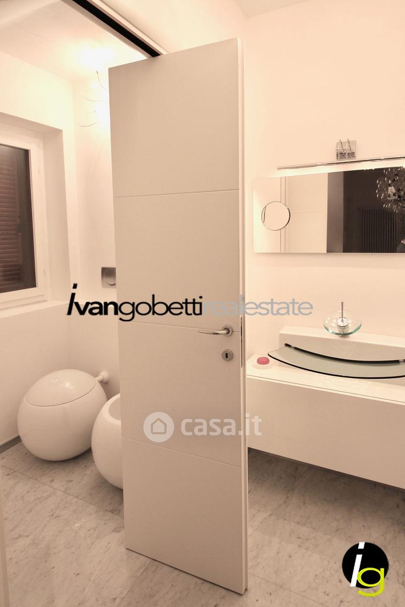Villa in Via Martiri della Libertà 8 — foto 10 di 72