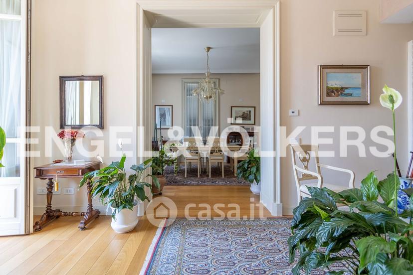 Villa in Corso Leonardo da Vinci — foto 18 di 39