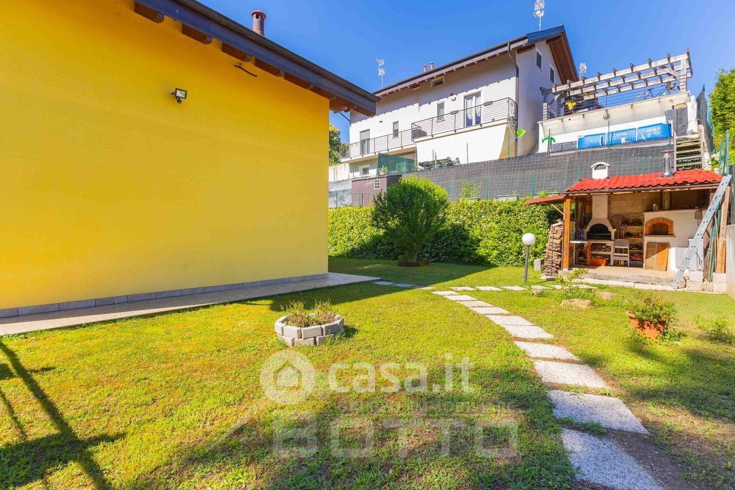 Villa in Via dei Boschi 12