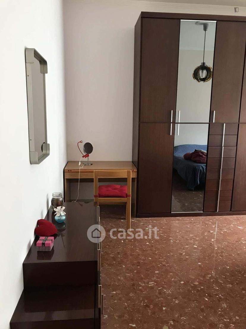 Stanza in Via dell'Aquila Reale — foto 11 di 20