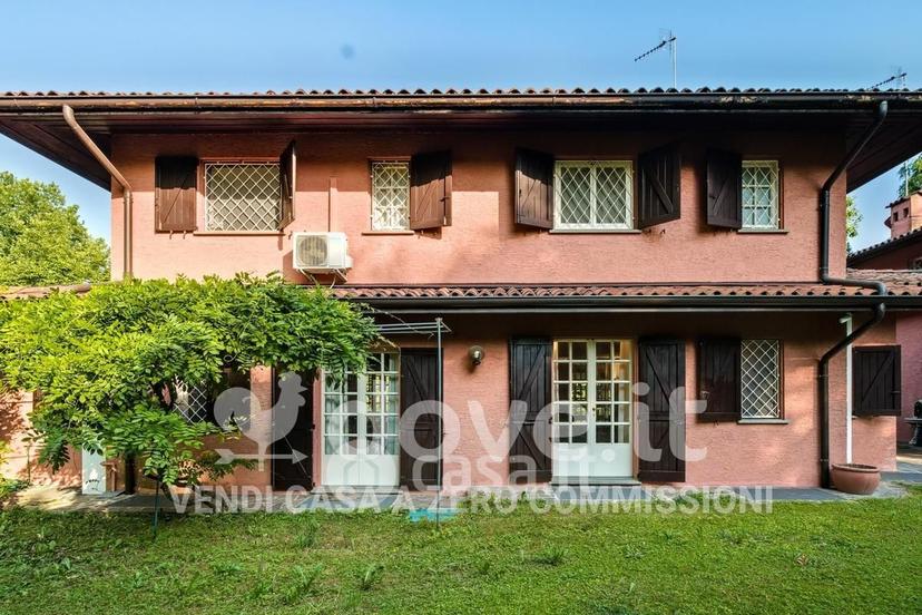 Villa in Via Alessandro Manzoni 28 — foto 4 di 43