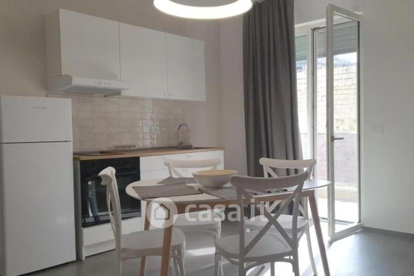 Trilocale in Via Maria Chieco Bianchi 5 — foto 2 di 6