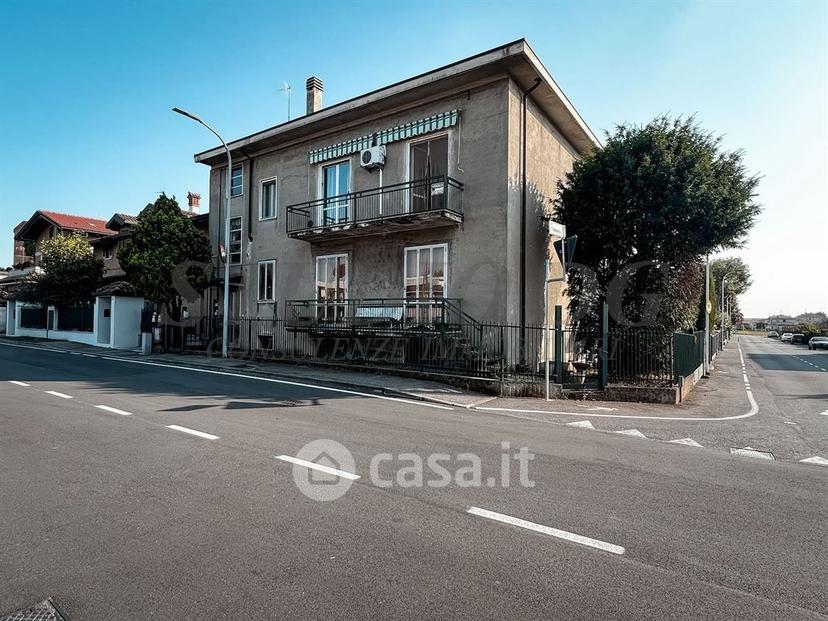 Trilocale in Via Cassina Savina