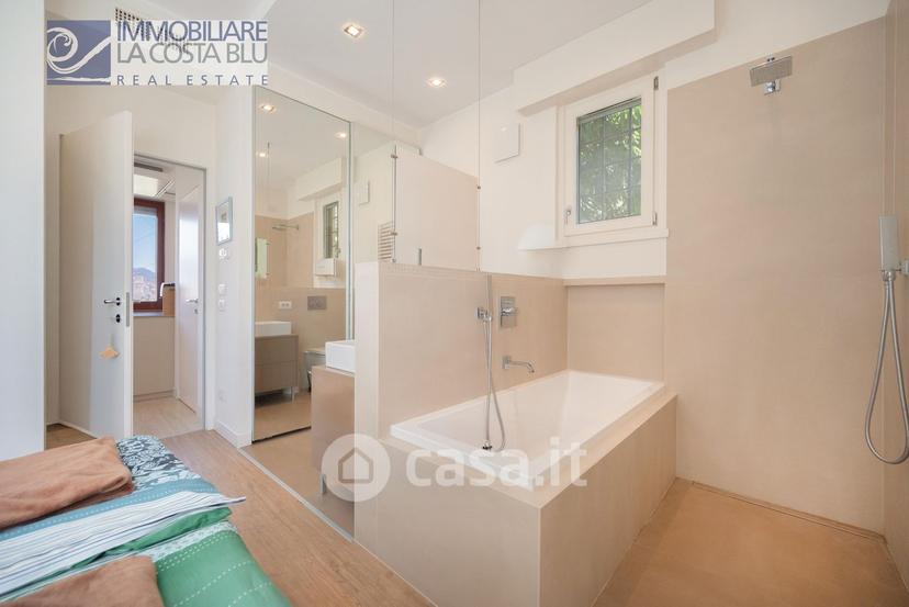 Villa in Via Alessandro Manzoni — foto 47 di 53