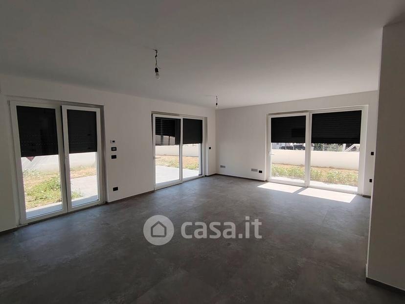 Villa in Via A. Peracchia — foto 13 di 20